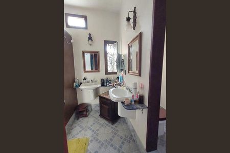Casa à venda com 170m², 3 quartos e 5 vagas