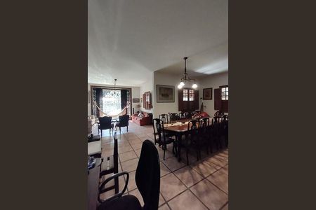 Casa à venda com 170m², 3 quartos e 5 vagas