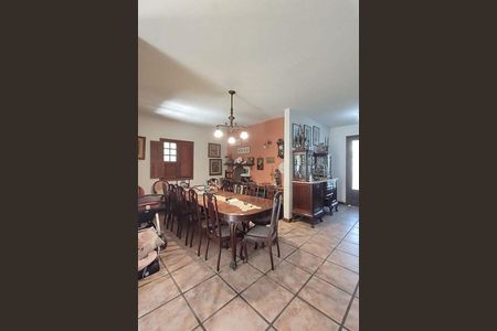 Casa à venda com 170m², 3 quartos e 5 vagas