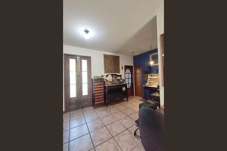 Casa à venda com 170m², 3 quartos e 5 vagas