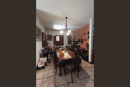 Casa à venda com 170m², 3 quartos e 5 vagas