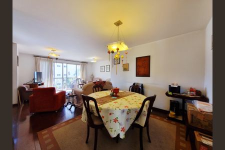 Apartamento à venda com 157m², 3 quartos e 4 vagas Apartamento à venda com 157m², 3 quartos e 4 vagasSala de Jantar