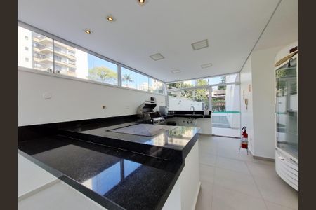 Apartamento à venda com 157m², 3 quartos e 4 vagas Apartamento à venda com 157m², 3 quartos e 4 vagasÁrea comum - Churrasqueira