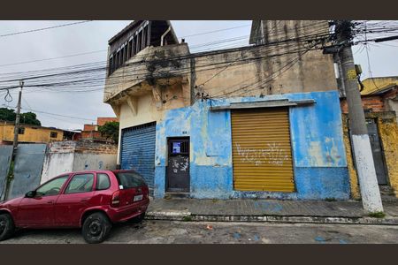 Casa à venda com 200m², 5 quartos e 1 vaga Casa à venda com 200m², 5 quartos e 1 vagaFachada