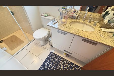 Apartamento à venda com 103m², 2 quartos e 2 vagas Apartamento à venda com 103m², 2 quartos e 2 vagasBanheiro da Suíte