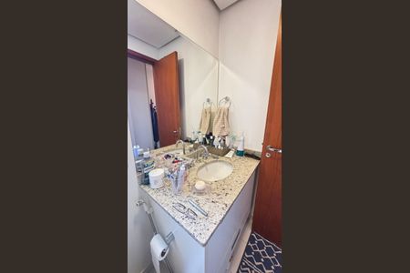 Apartamento à venda com 103m², 2 quartos e 2 vagas Apartamento à venda com 103m², 2 quartos e 2 vagasBanheiro da Suíte