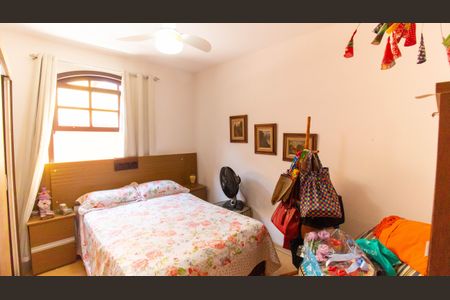 Casa à venda com 360m², 3 quartos e 2 vagas Casa à venda com 360m², 3 quartos e 2 vagasQuarto 2