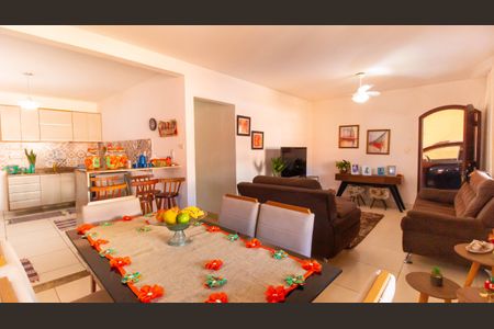 Casa à venda com 360m², 3 quartos e 2 vagas Casa à venda com 360m², 3 quartos e 2 vagasSala