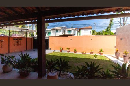 Casa à venda com 360m², 3 quartos e 2 vagas Casa à venda com 360m², 3 quartos e 2 vagasVista/Sala