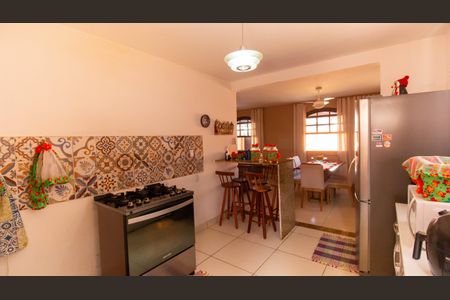 Casa à venda com 360m², 3 quartos e 2 vagas Casa à venda com 360m², 3 quartos e 2 vagasCozinha