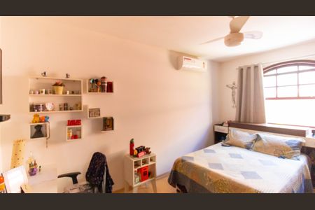 Casa à venda com 360m², 3 quartos e 2 vagas Casa à venda com 360m², 3 quartos e 2 vagasSuite