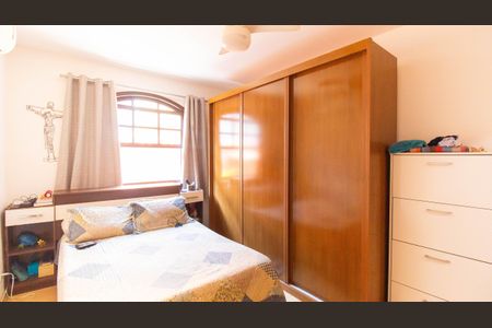 Casa à venda com 360m², 3 quartos e 2 vagas Casa à venda com 360m², 3 quartos e 2 vagasSuite