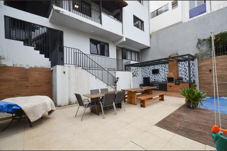 Casa à venda com 420m², 6 quartos e 2 vagasÁrea Externa