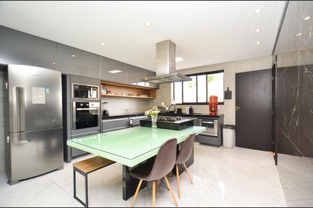 Casa à venda com 420m², 6 quartos e 2 vagasCozinha