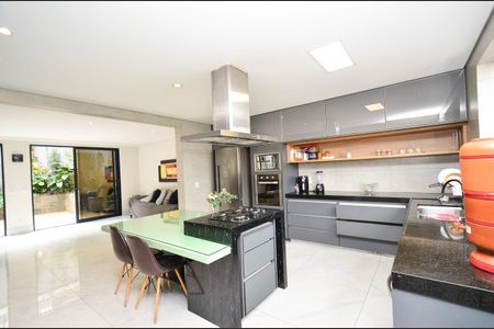 Casa à venda com 420m², 6 quartos e 2 vagasCozinha