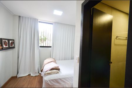 Casa à venda com 420m², 6 quartos e 2 vagasQuarto 5