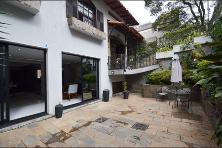 Casa à venda com 420m², 6 quartos e 2 vagasÁrea Externa