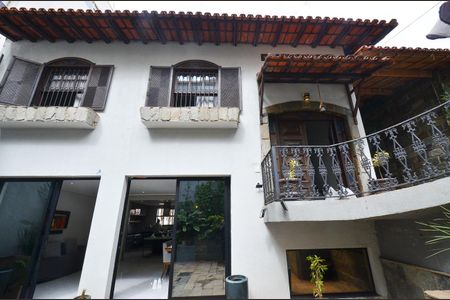 Casa à venda com 420m², 6 quartos e 2 vagasÁrea Externa