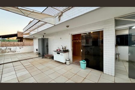 Apartamento à venda com 183m², 4 quartos e 3 vagas Apartamento à venda com 183m², 4 quartos e 3 vagasTerraço