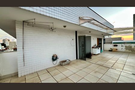 Apartamento à venda com 183m², 4 quartos e 3 vagas Apartamento à venda com 183m², 4 quartos e 3 vagasTerraço