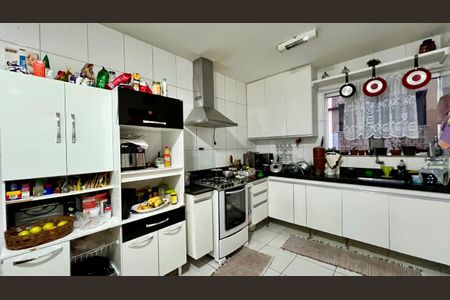 Apartamento à venda com 183m², 4 quartos e 3 vagas Apartamento à venda com 183m², 4 quartos e 3 vagasCozinha