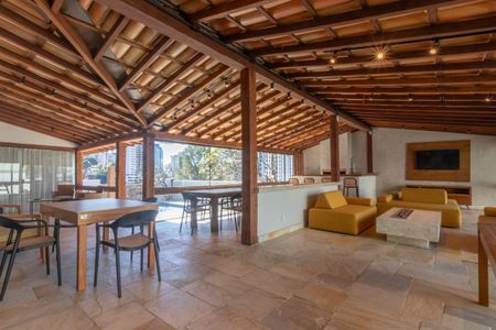 Casa à venda com 758m², 5 quartos e 6 vagas Casa à venda com 758m², 5 quartos e 6 vagasÁrea comum