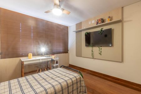 Casa à venda com 758m², 5 quartos e 6 vagas Casa à venda com 758m², 5 quartos e 6 vagasQuarto 4