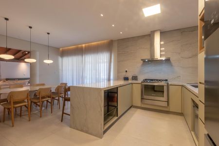 Casa à venda com 758m², 5 quartos e 6 vagas Casa à venda com 758m², 5 quartos e 6 vagasCozinha