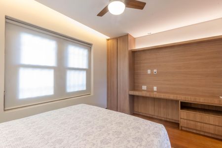 Casa à venda com 758m², 5 quartos e 6 vagas Casa à venda com 758m², 5 quartos e 6 vagasQuarto 5