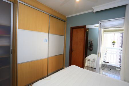 Apartamento à venda com 250m², 4 quartos e 4 vagas Apartamento à venda com 250m², 4 quartos e 4 vagassuíte 3