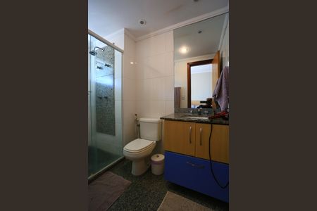 Apartamento à venda com 250m², 4 quartos e 4 vagas Apartamento à venda com 250m², 4 quartos e 4 vagasBanheiro da Suíte 1