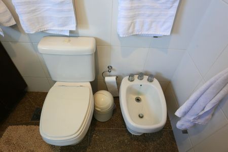 Apartamento à venda com 250m², 4 quartos e 4 vagas Apartamento à venda com 250m², 4 quartos e 4 vagasBanheiro da Suíte 4