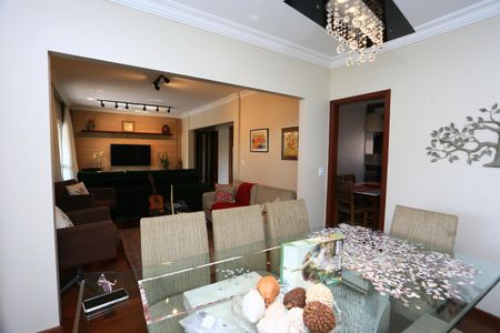 Apartamento à venda com 250m², 4 quartos e 4 vagas Apartamento à venda com 250m², 4 quartos e 4 vagasSala