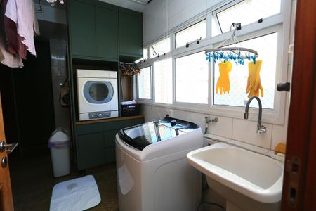 Apartamento à venda com 250m², 4 quartos e 4 vagas Apartamento à venda com 250m², 4 quartos e 4 vagasÁrea de Serviço