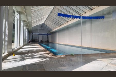 Apartamento à venda com 250m², 4 quartos e 4 vagas Apartamento à venda com 250m², 4 quartos e 4 vagasÁrea comum - Piscina