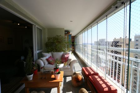 Apartamento à venda com 250m², 4 quartos e 4 vagas Apartamento à venda com 250m², 4 quartos e 4 vagasVaranda da Sala