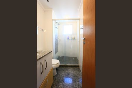 Apartamento à venda com 250m², 4 quartos e 4 vagas Apartamento à venda com 250m², 4 quartos e 4 vagasBanheiro da Suíte 3