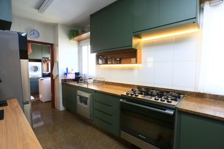 Apartamento à venda com 250m², 4 quartos e 4 vagas Apartamento à venda com 250m², 4 quartos e 4 vagascozinha
