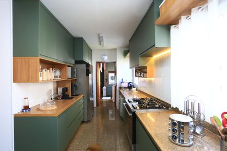 Apartamento à venda com 250m², 4 quartos e 4 vagas Apartamento à venda com 250m², 4 quartos e 4 vagascozinha