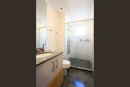 Apartamento à venda com 250m², 4 quartos e 4 vagas Apartamento à venda com 250m², 4 quartos e 4 vagasBanheiro da Suíte 3