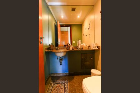 Apartamento à venda com 250m², 4 quartos e 4 vagas Apartamento à venda com 250m², 4 quartos e 4 vagasLavabo