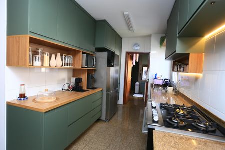 Apartamento à venda com 250m², 4 quartos e 4 vagas Apartamento à venda com 250m², 4 quartos e 4 vagascozinha