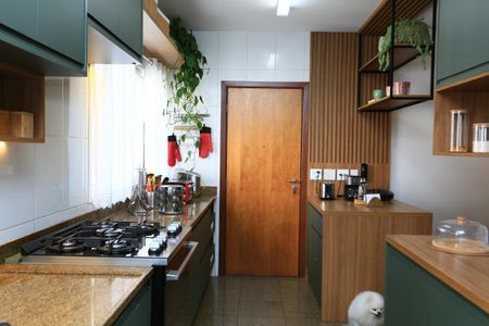 Apartamento à venda com 250m², 4 quartos e 4 vagas Apartamento à venda com 250m², 4 quartos e 4 vagascozinha