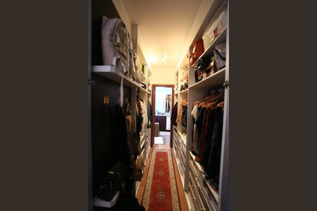 Apartamento à venda com 250m², 4 quartos e 4 vagas Apartamento à venda com 250m², 4 quartos e 4 vagasCloset da suíte 4