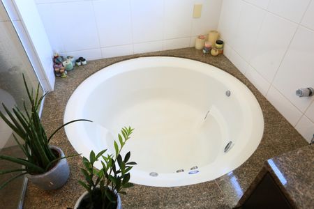 Apartamento à venda com 250m², 4 quartos e 4 vagas Apartamento à venda com 250m², 4 quartos e 4 vagasBanheiro da Suíte 4