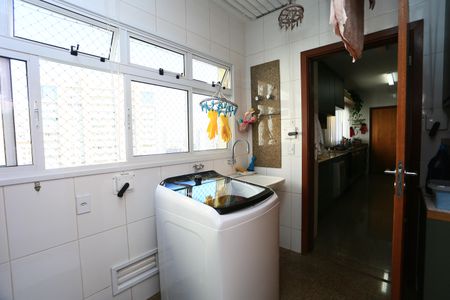 Apartamento à venda com 250m², 4 quartos e 4 vagas Apartamento à venda com 250m², 4 quartos e 4 vagasÁrea de Serviço