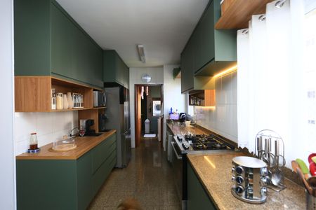 Apartamento à venda com 250m², 4 quartos e 4 vagas Apartamento à venda com 250m², 4 quartos e 4 vagascozinha