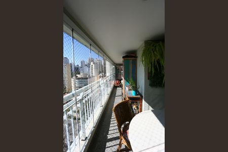 Apartamento à venda com 250m², 4 quartos e 4 vagas Apartamento à venda com 250m², 4 quartos e 4 vagasVaranda da Sala