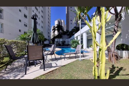 Apartamento à venda com 250m², 4 quartos e 4 vagas Apartamento à venda com 250m², 4 quartos e 4 vagasÁrea comum - Piscina