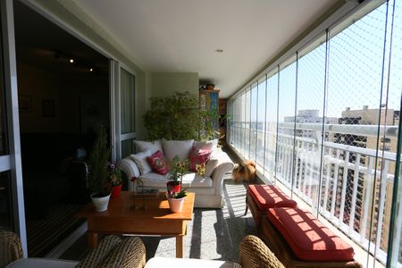 Apartamento à venda com 250m², 4 quartos e 4 vagas Apartamento à venda com 250m², 4 quartos e 4 vagasVaranda da Sala